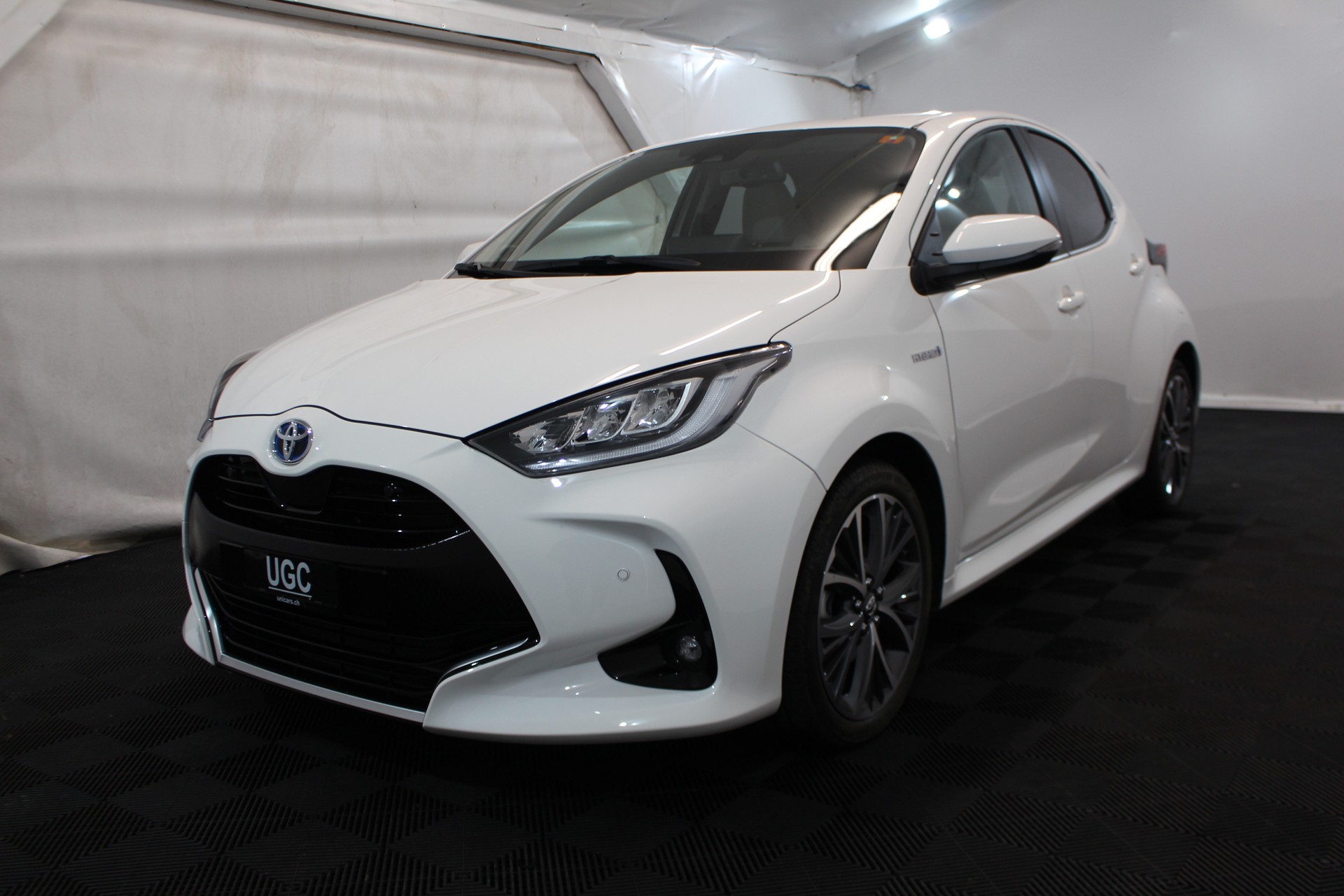 TOYOTA Yaris 1.5 VVT-i HSD Premiere Edition-showroom-element-2