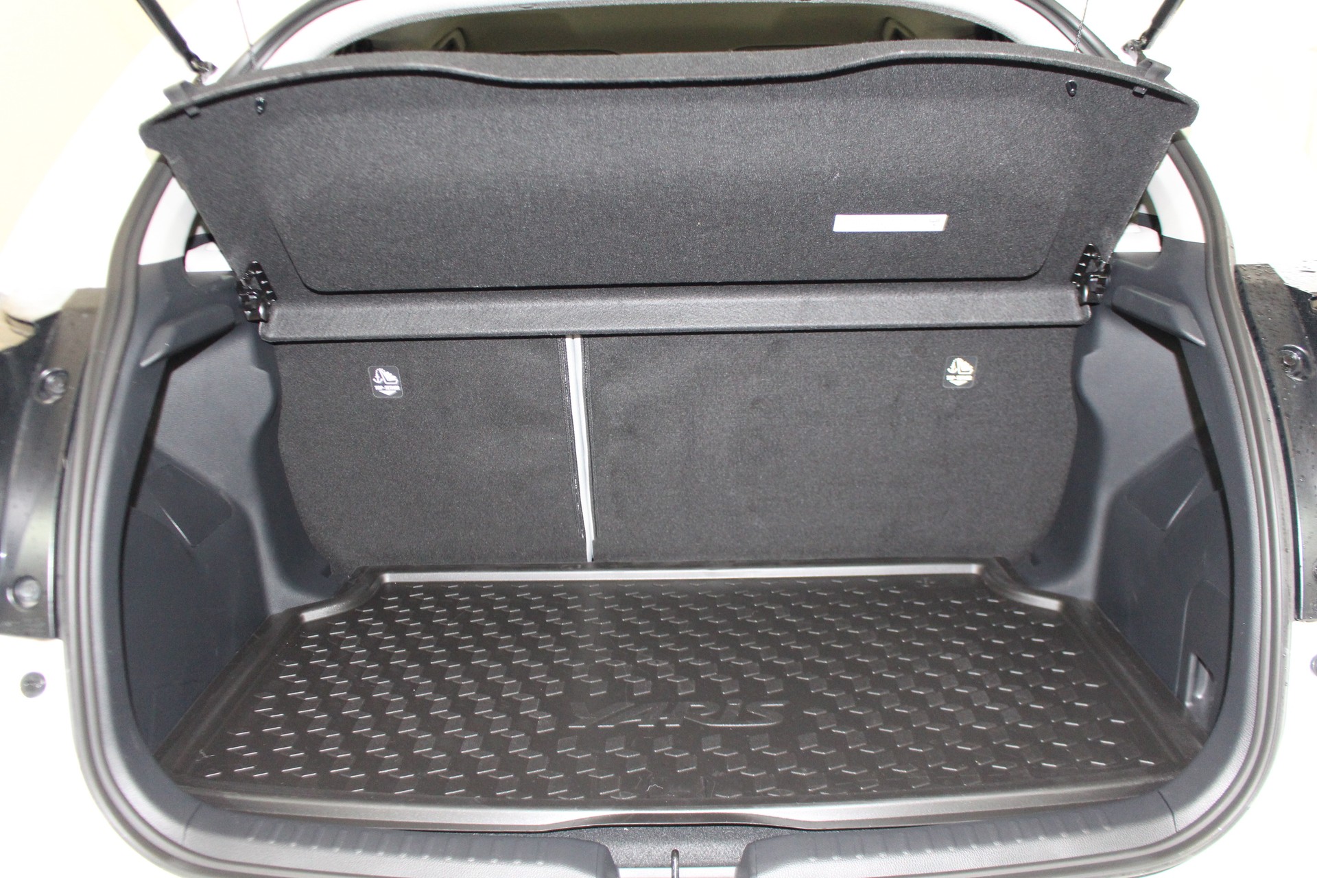 TOYOTA Yaris 1.5 VVT-i HSD Premiere Edition-image-8