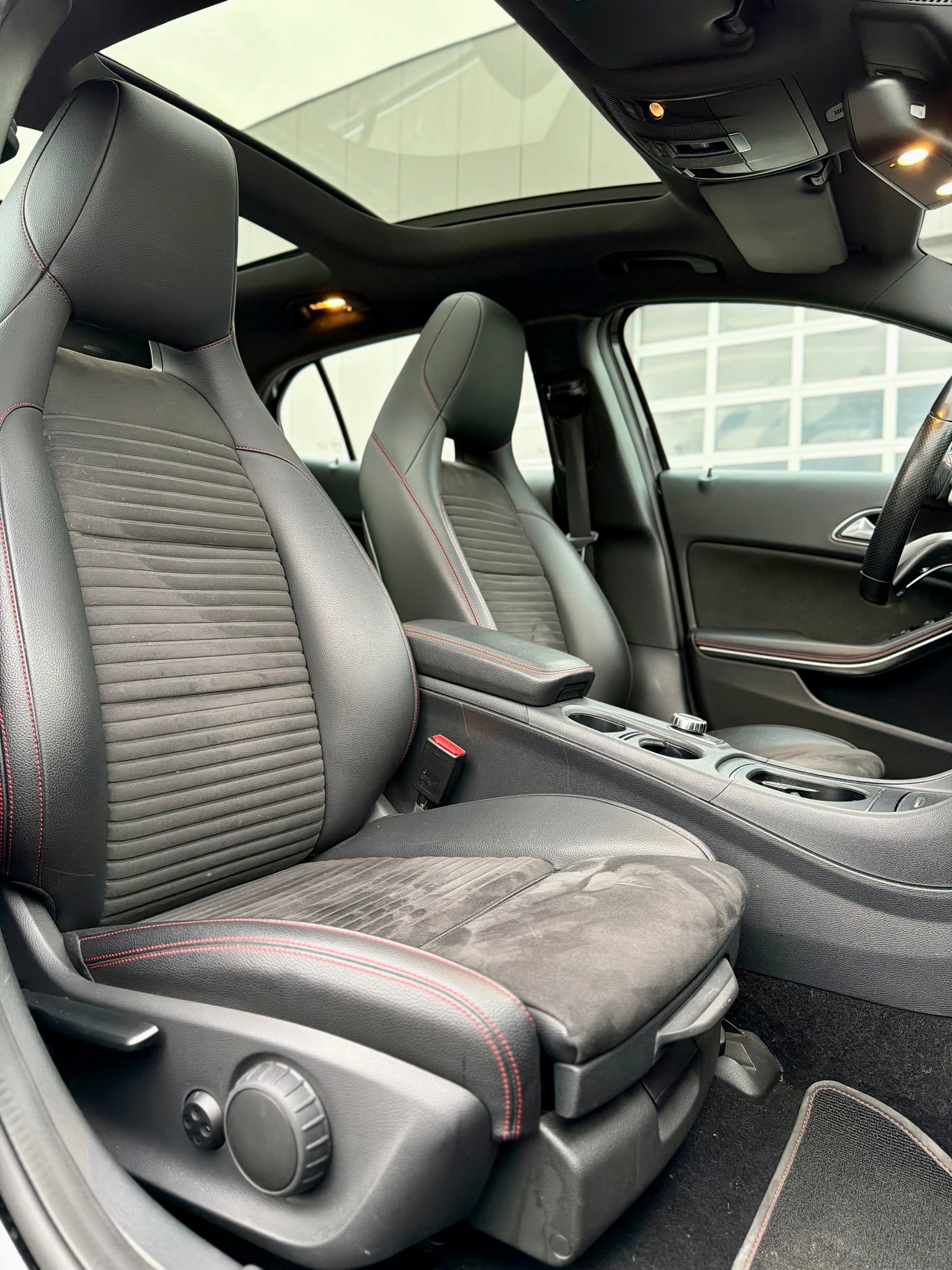 MERCEDES-BENZ GLA 220 d AMG Line 4Matic 7G-DCT-image-11