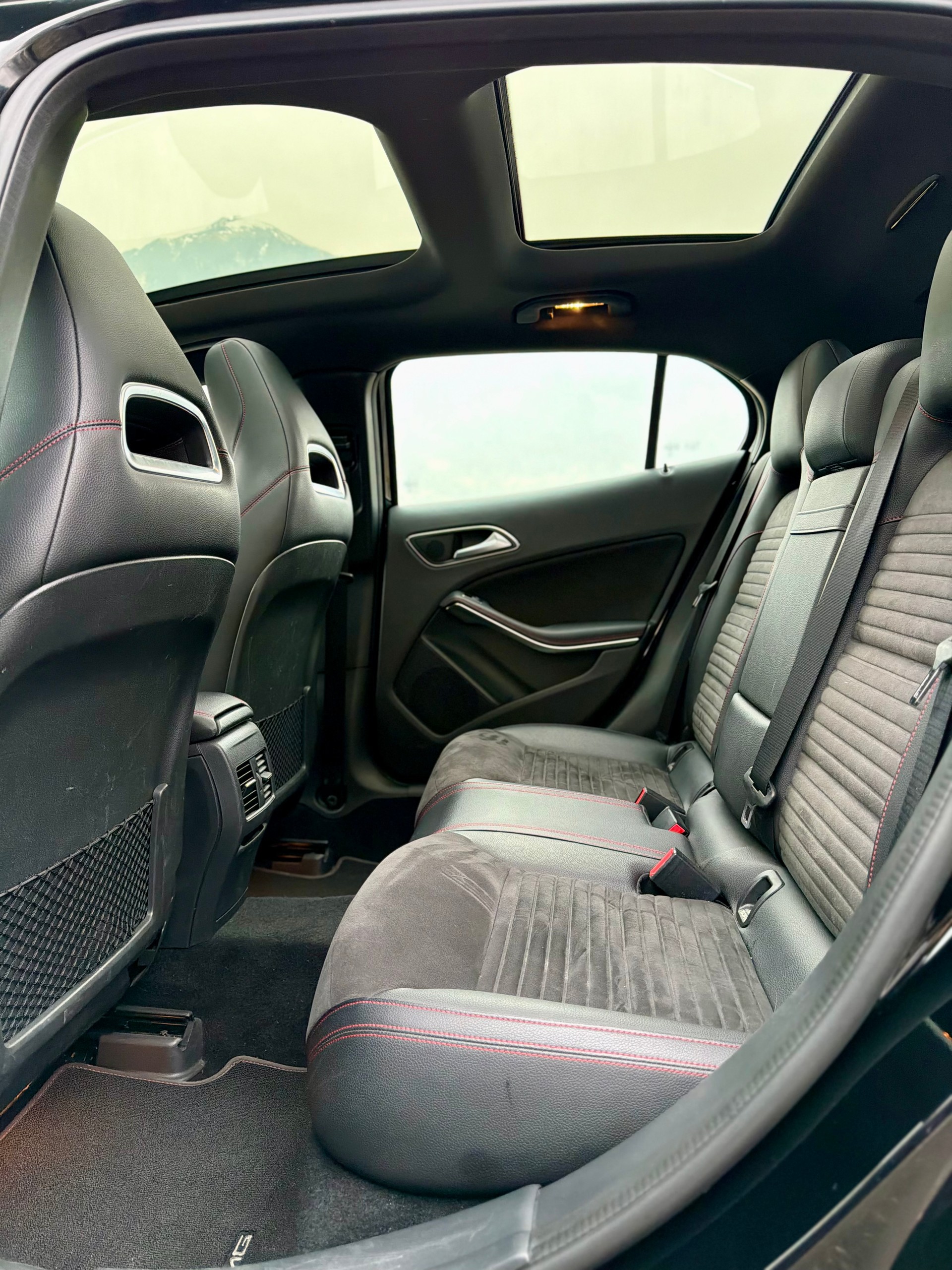 MERCEDES-BENZ GLA 220 d AMG Line 4Matic 7G-DCT-image-12