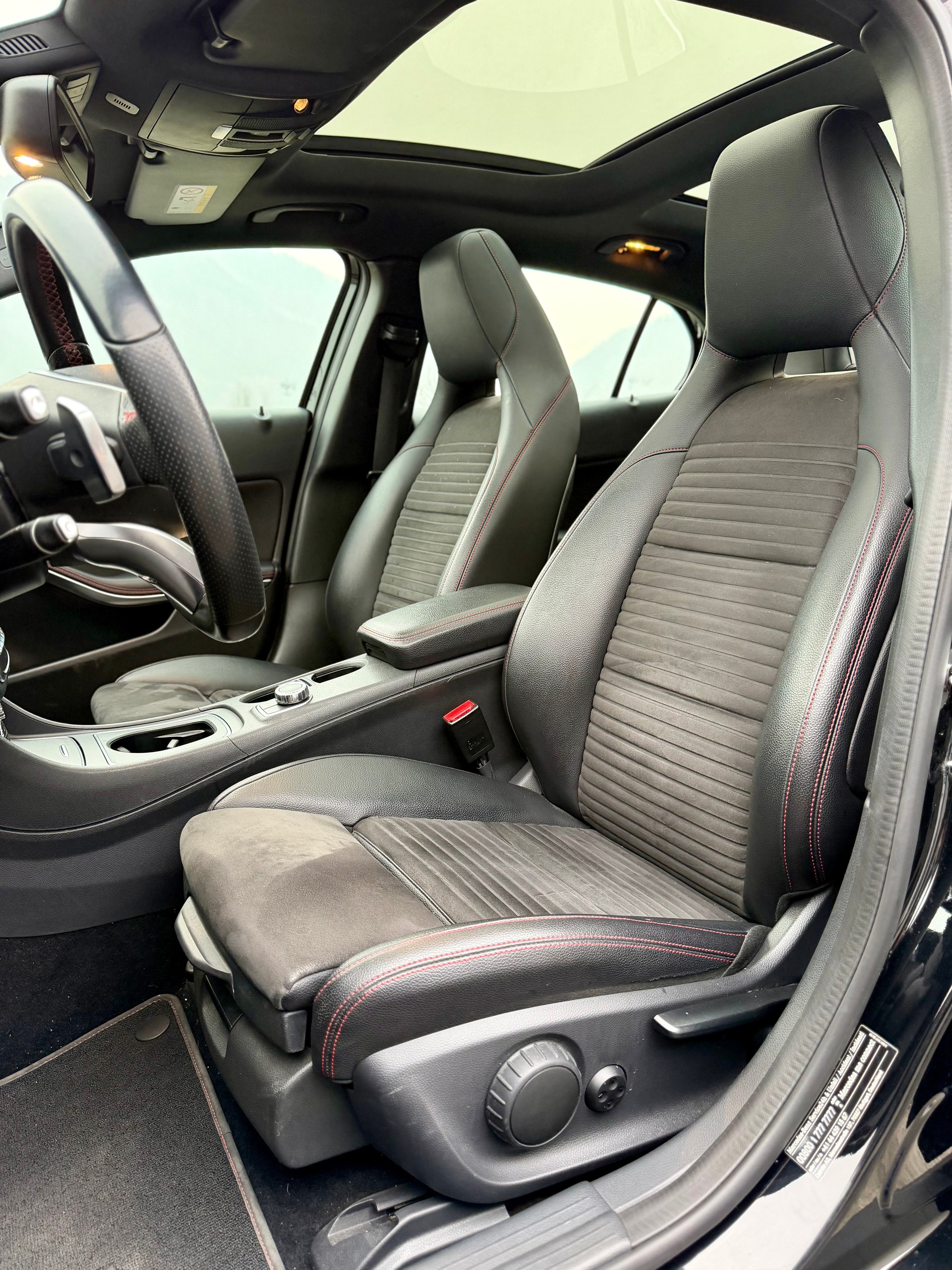 MERCEDES-BENZ GLA 220 d AMG Line 4Matic 7G-DCT-image-10