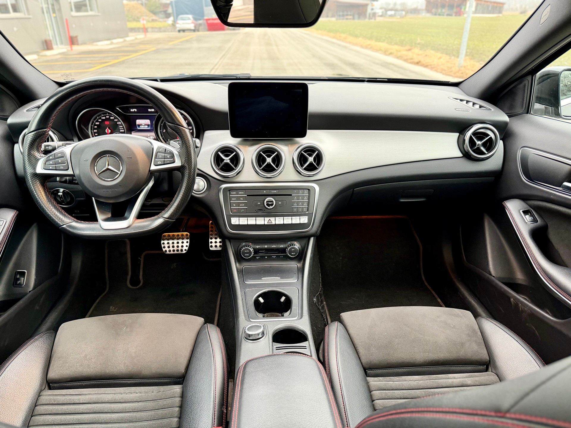 MERCEDES-BENZ GLA 220 d AMG Line 4Matic 7G-DCT-image-8
