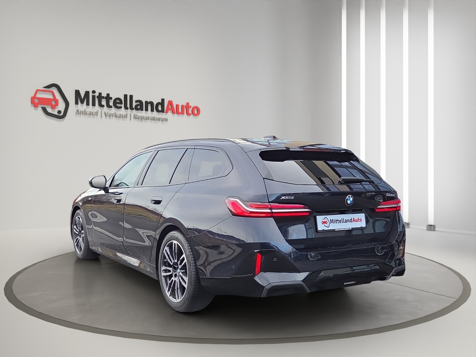BMW 520d xDrive 48V Touring M Sport Steptronic-image-13