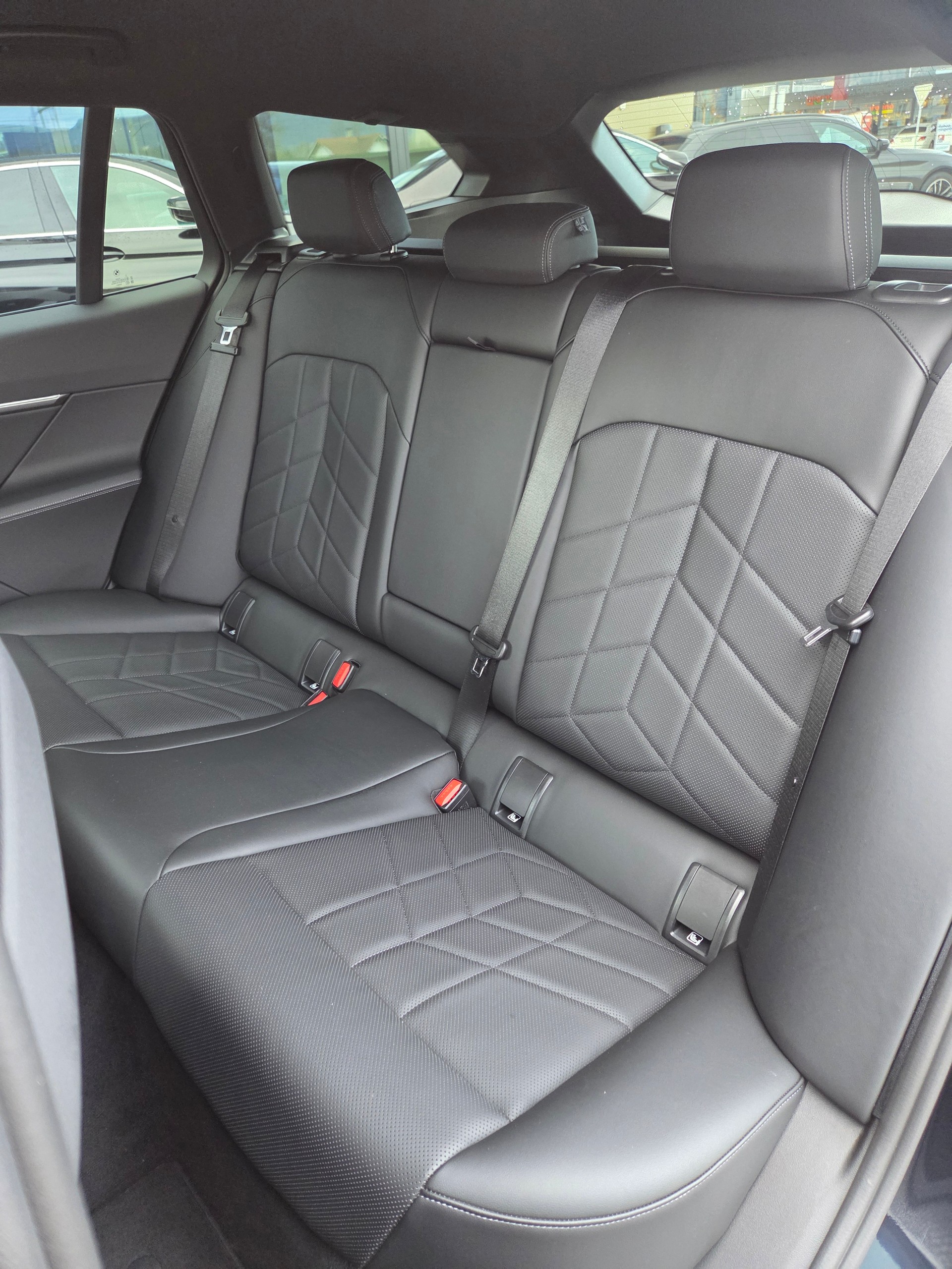 BMW 520d xDrive 48V Touring M Sport Steptronic-image-10