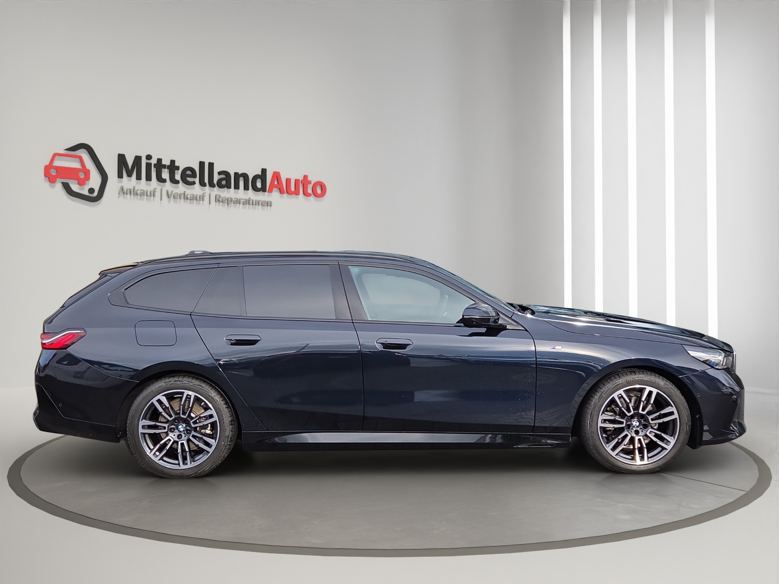 BMW 520d xDrive 48V Touring M Sport Steptronic-showroom-element-3