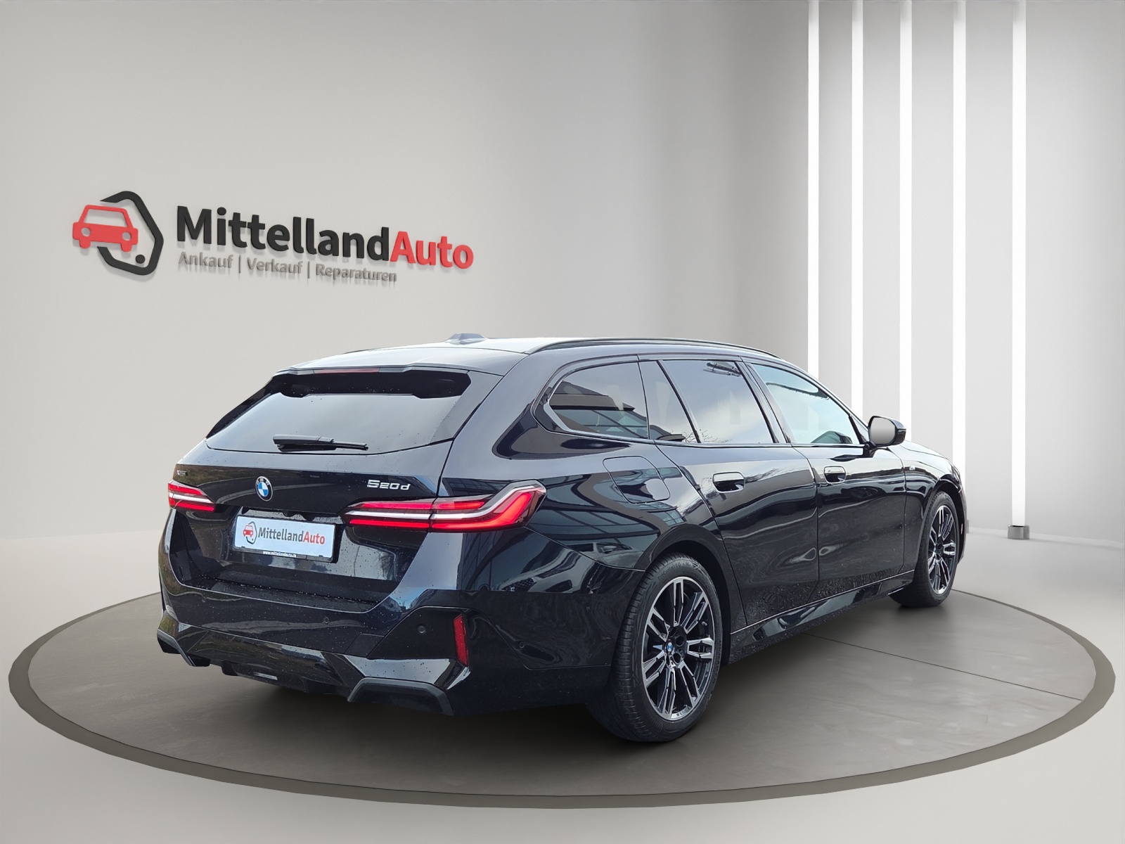 BMW 520d xDrive 48V Touring M Sport Steptronic-image-11