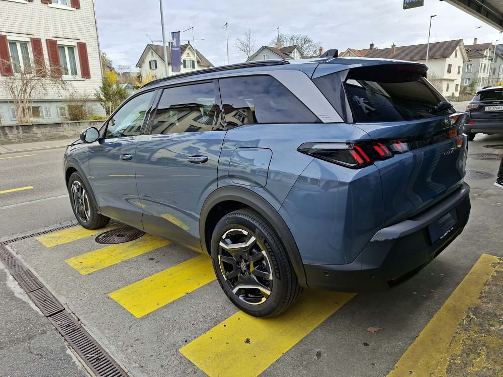 PEUGEOT 5008 1.6 PHEV Allure-image-8