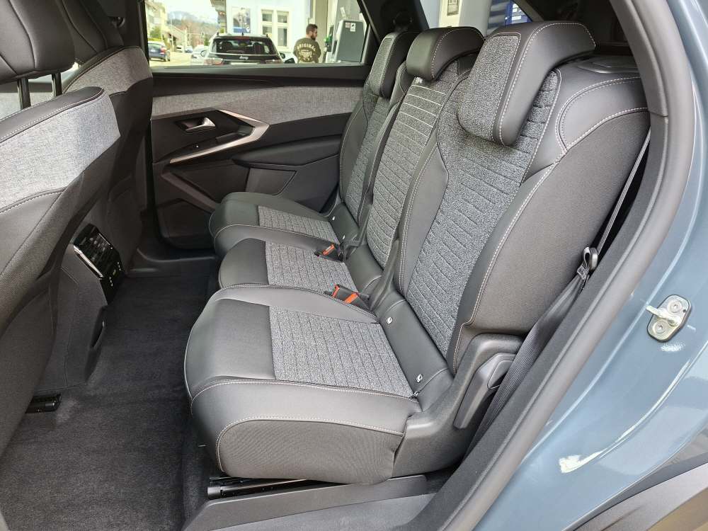 PEUGEOT 5008 1.6 PHEV Allure-image-10