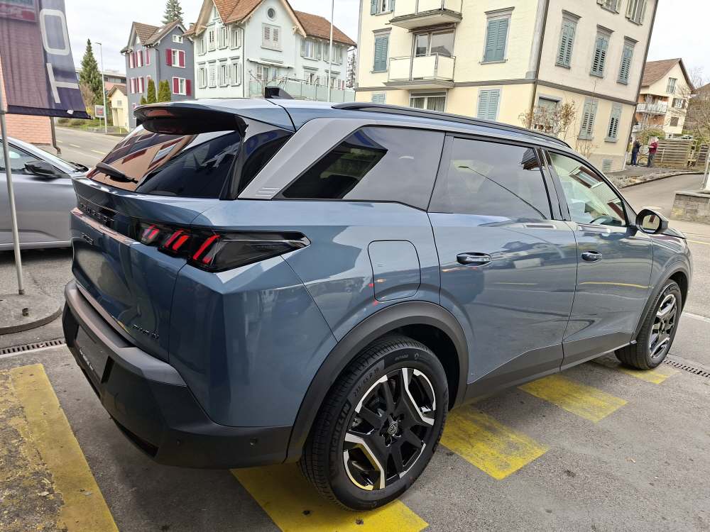 PEUGEOT 5008 1.6 PHEV Allure-image-6