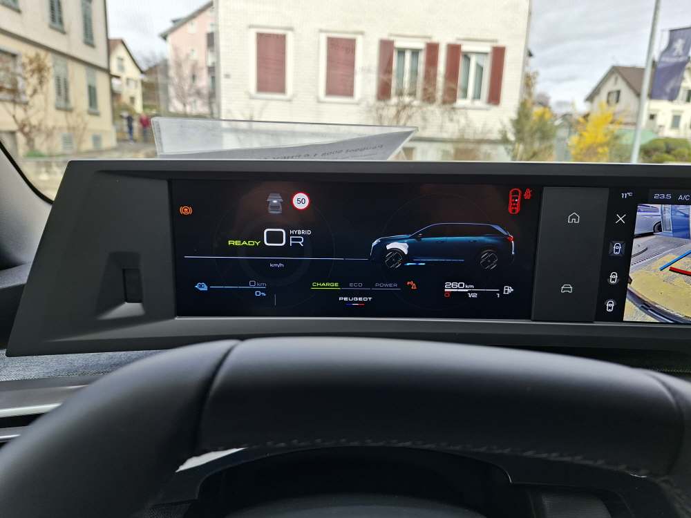 PEUGEOT 5008 1.6 PHEV Allure-image-18