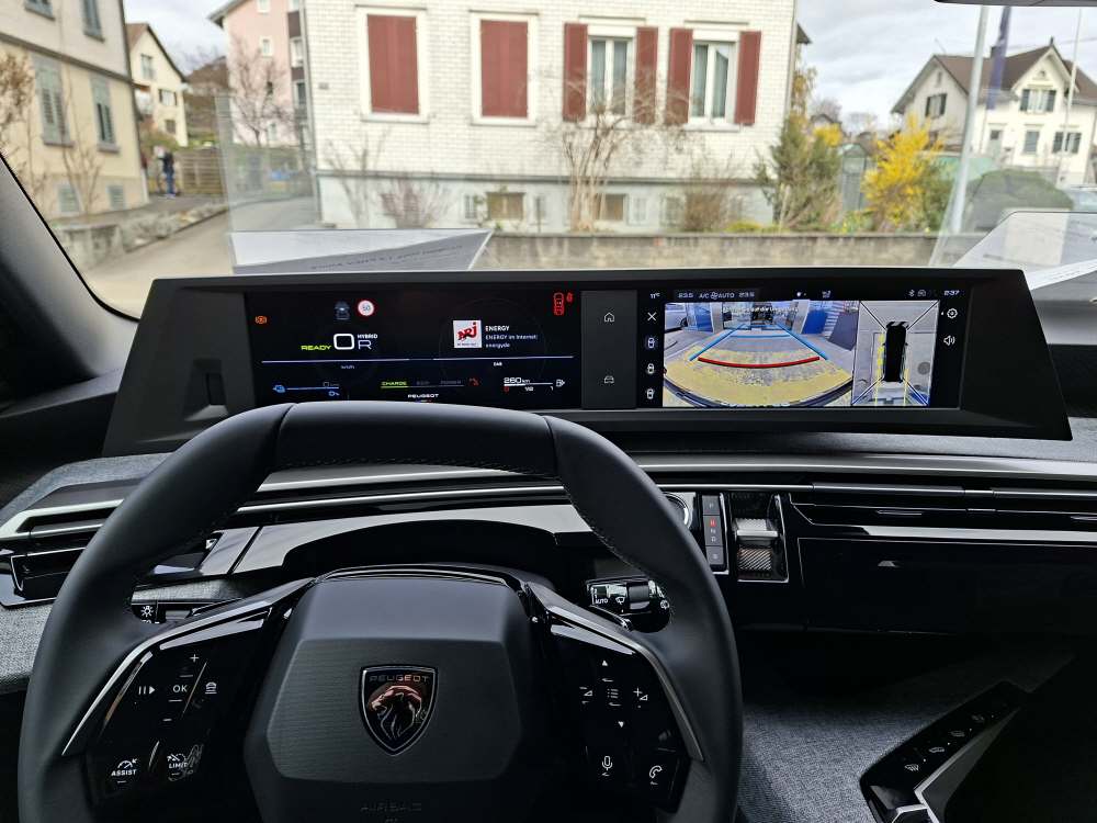 PEUGEOT 5008 1.6 PHEV Allure-image-17