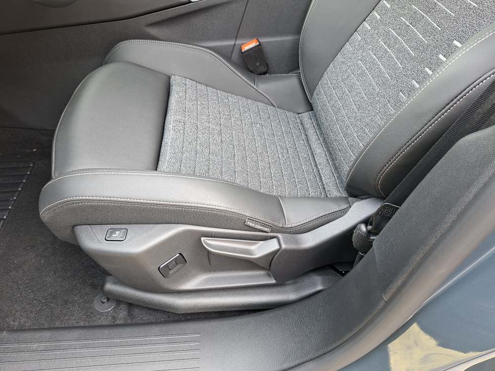 PEUGEOT 5008 1.6 PHEV Allure-image-11