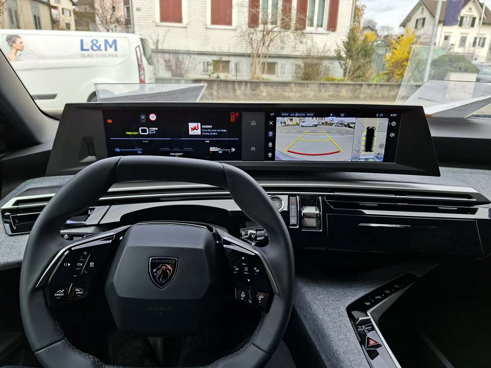 PEUGEOT 5008 1.6 PHEV Allure-image-16
