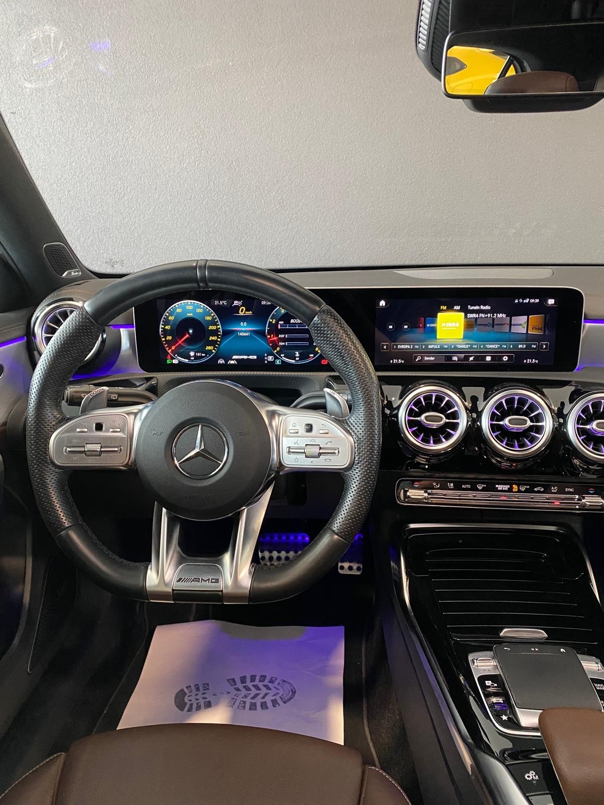 MERCEDES-BENZ A 35 AMG 4Matic Speedshift-image-8