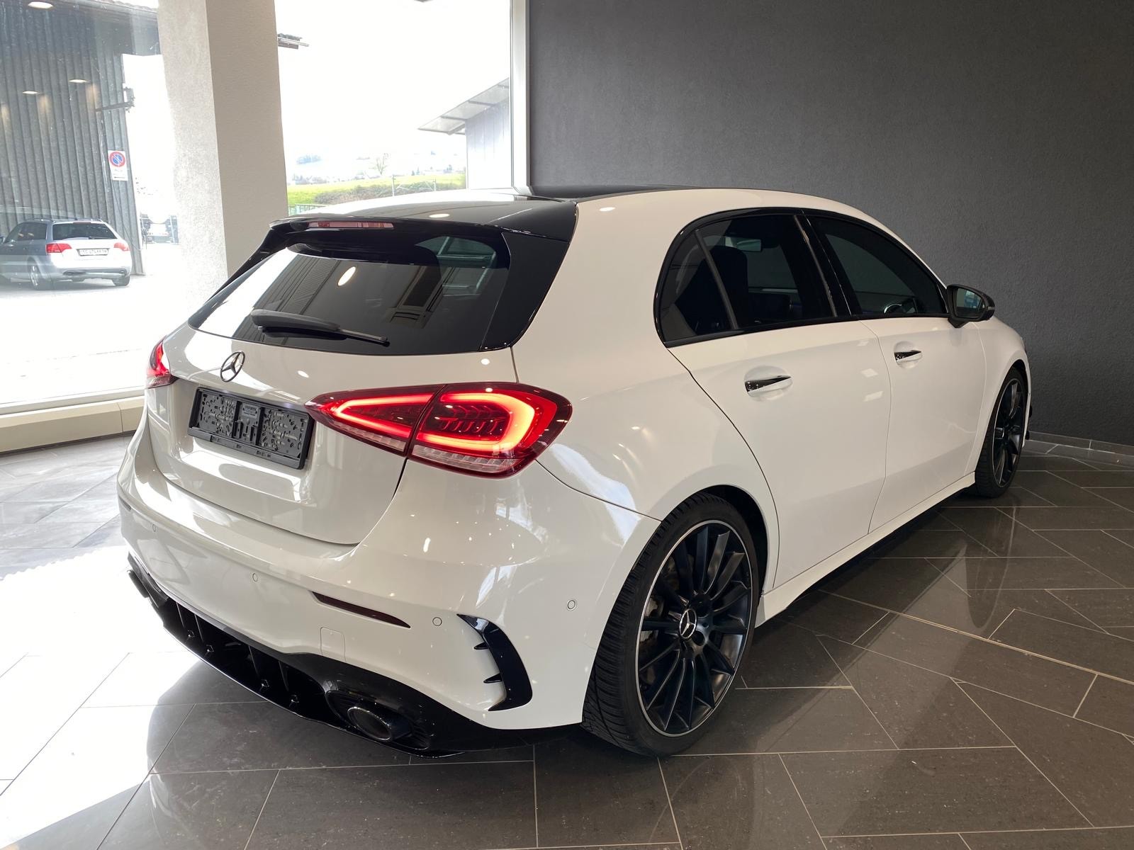 MERCEDES-BENZ A 35 AMG 4Matic Speedshift-showroom-element-3