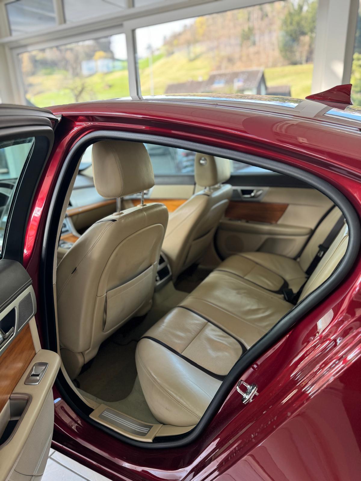 JAGUAR XF 3.0 V6 S/C Luxury 4x4-image-9