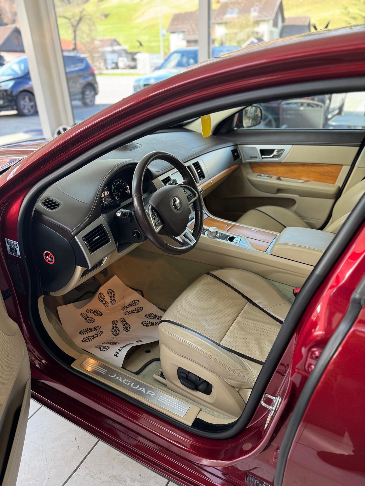 JAGUAR XF 3.0 V6 S/C Luxury 4x4-image-6