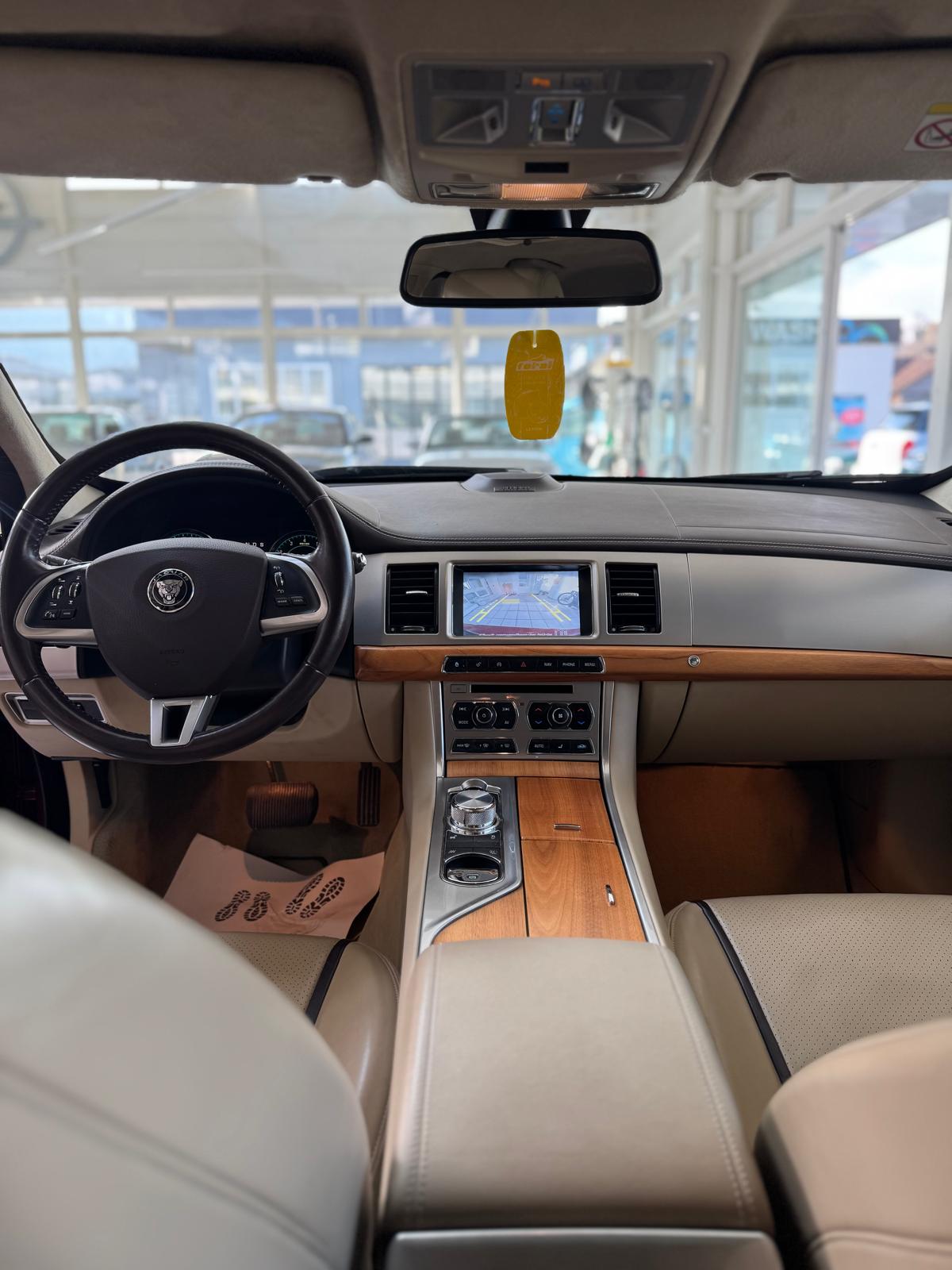 JAGUAR XF 3.0 V6 S/C Luxury 4x4-image-8