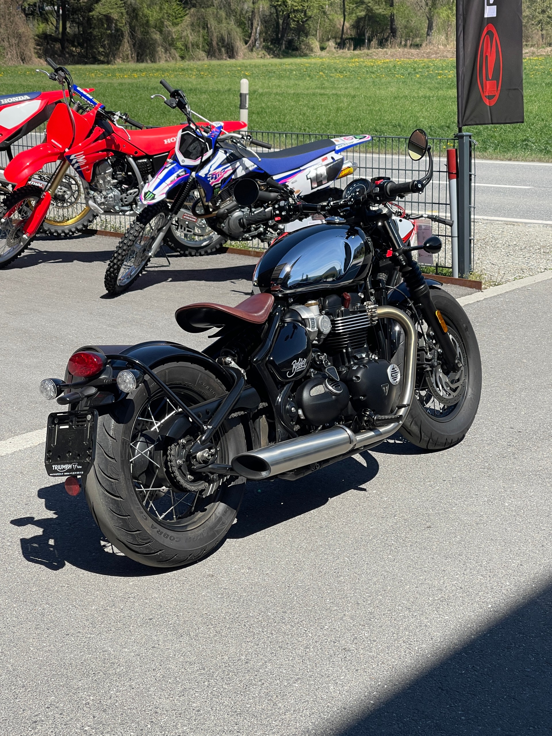 TRIUMPH Bonneville 1200 Bobber Chrome Edition-image-3