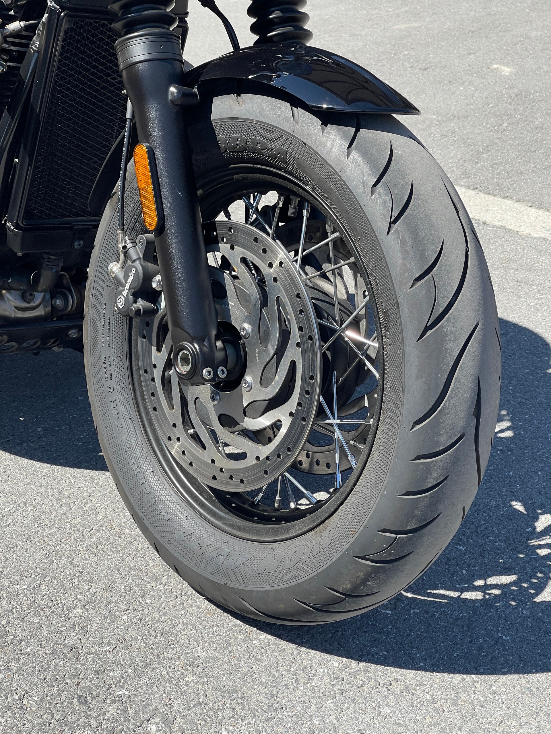 TRIUMPH Bonneville 1200 Bobber Chrome Edition-image-5