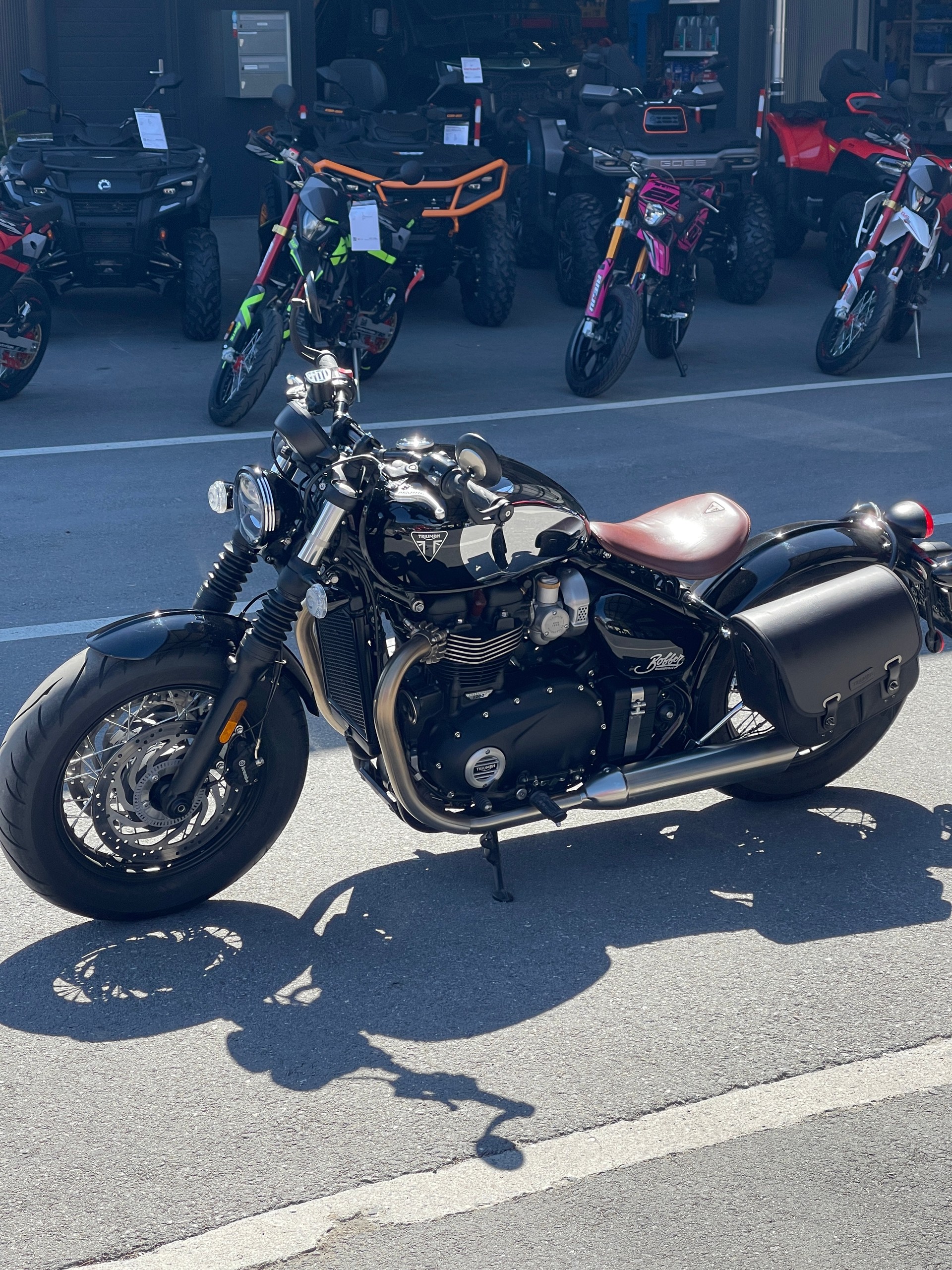 TRIUMPH Bonneville 1200 Bobber Chrome Edition-image-1