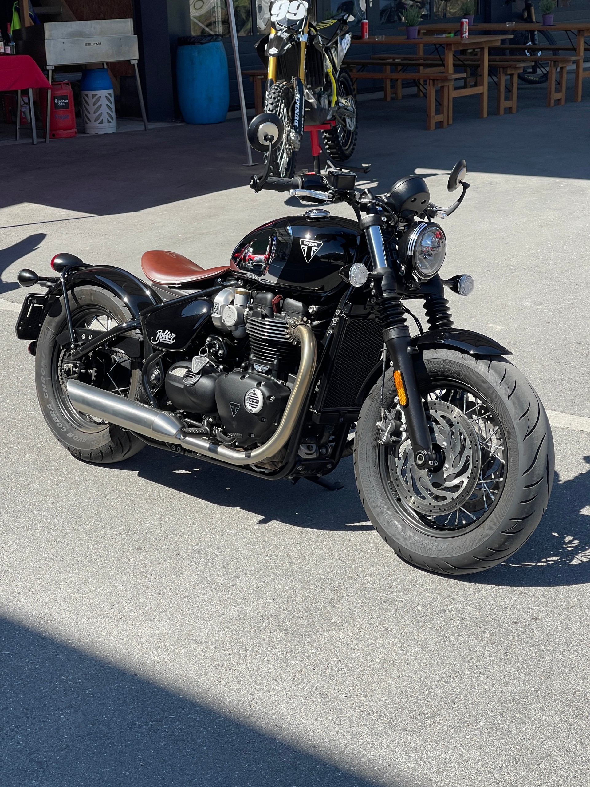 TRIUMPH Bonneville 1200 Bobber Chrome Edition-image-4