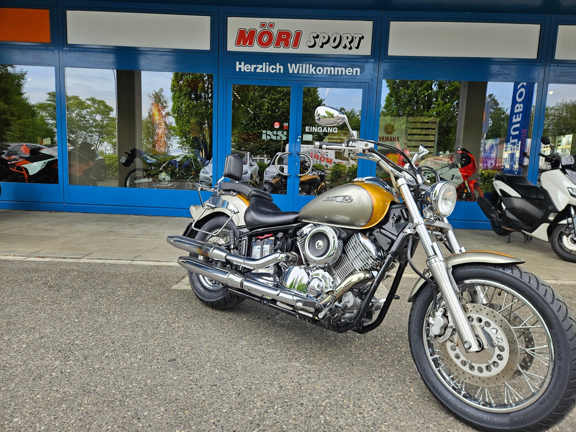 YAMAHA XVS 1100 Drag Star-image-1