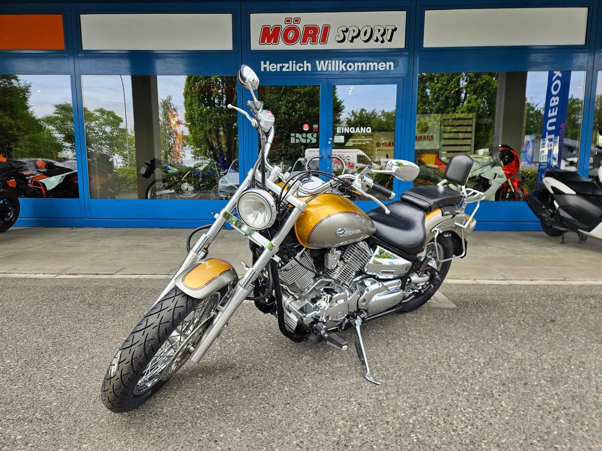 YAMAHA XVS 1100 Drag Star-image-2