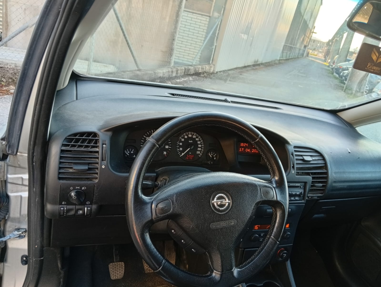 OPEL Zafira 1.8i 16V Club-image-6