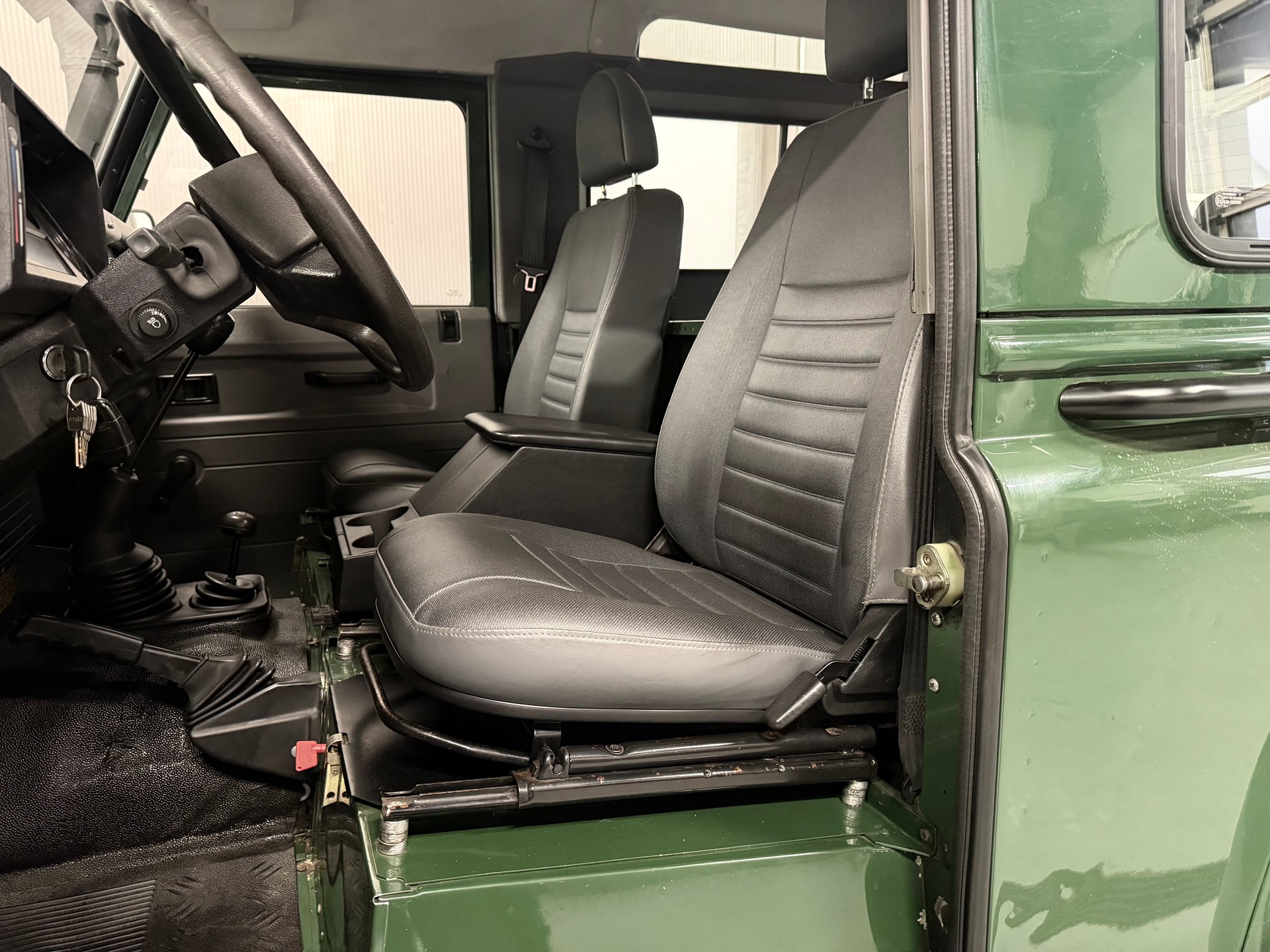 LAND ROVER Defender 90 SW 2.5 Td5-image-9