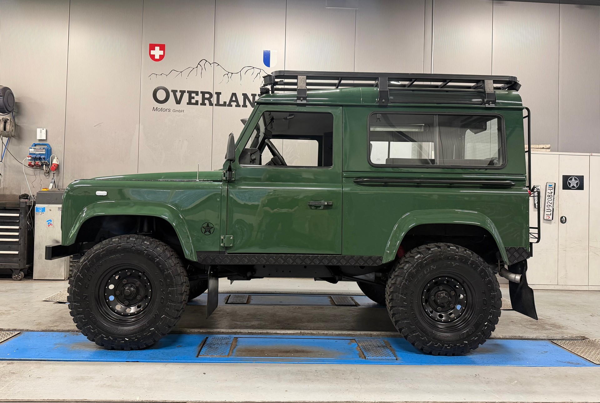 LAND ROVER Defender 90 SW 2.5 Td5-showroom-element-1