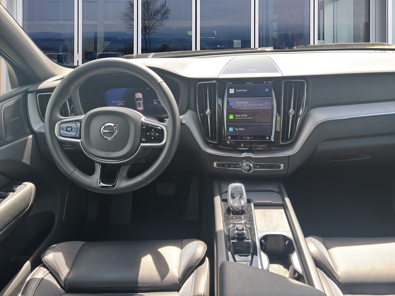 VOLVO XC60 2.0 T8 TE Plus Dark eAWD-image-10