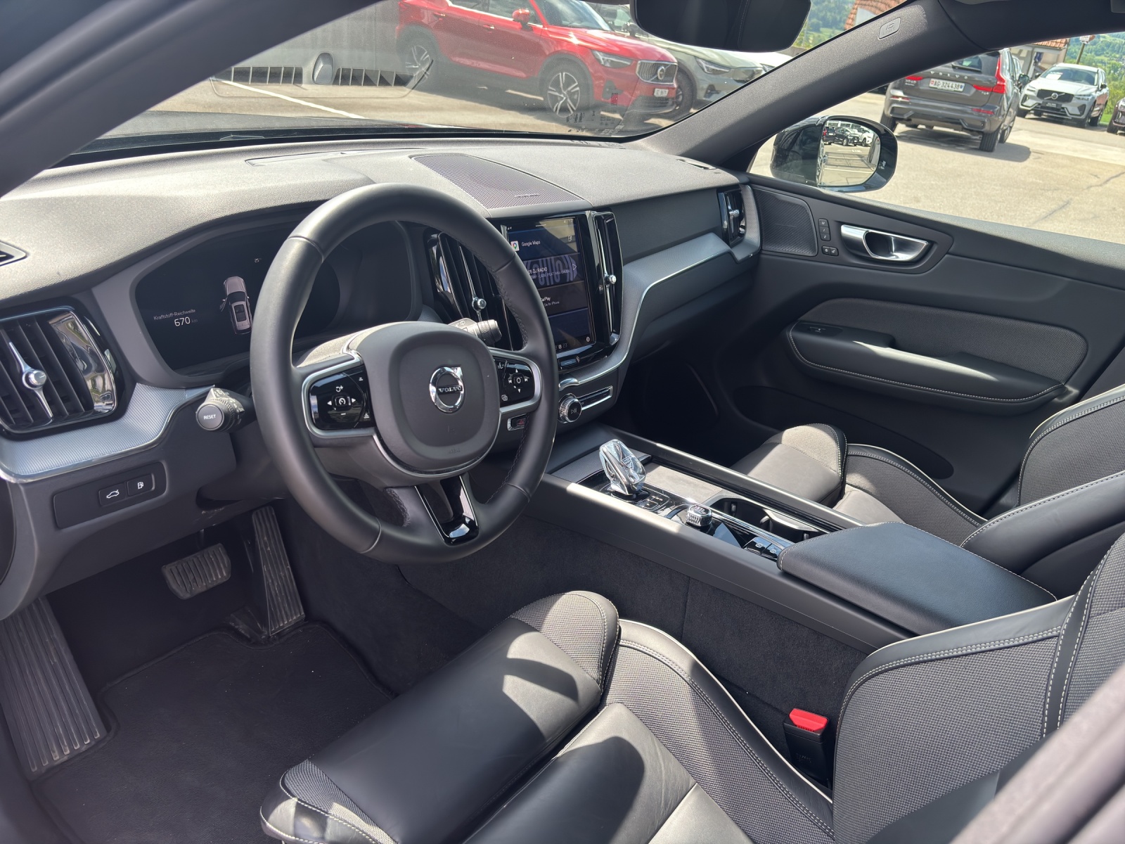 VOLVO XC60 2.0 T8 TE Plus Dark eAWD-image-9