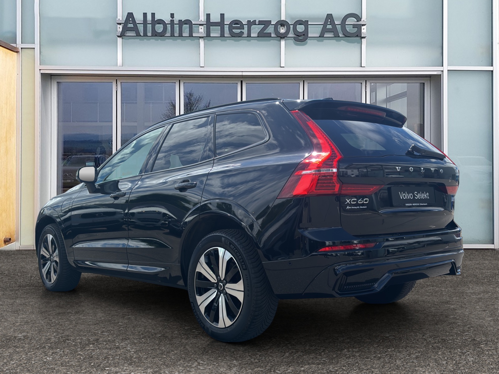 VOLVO XC60 2.0 T8 TE Plus Dark eAWD-showroom-element-2