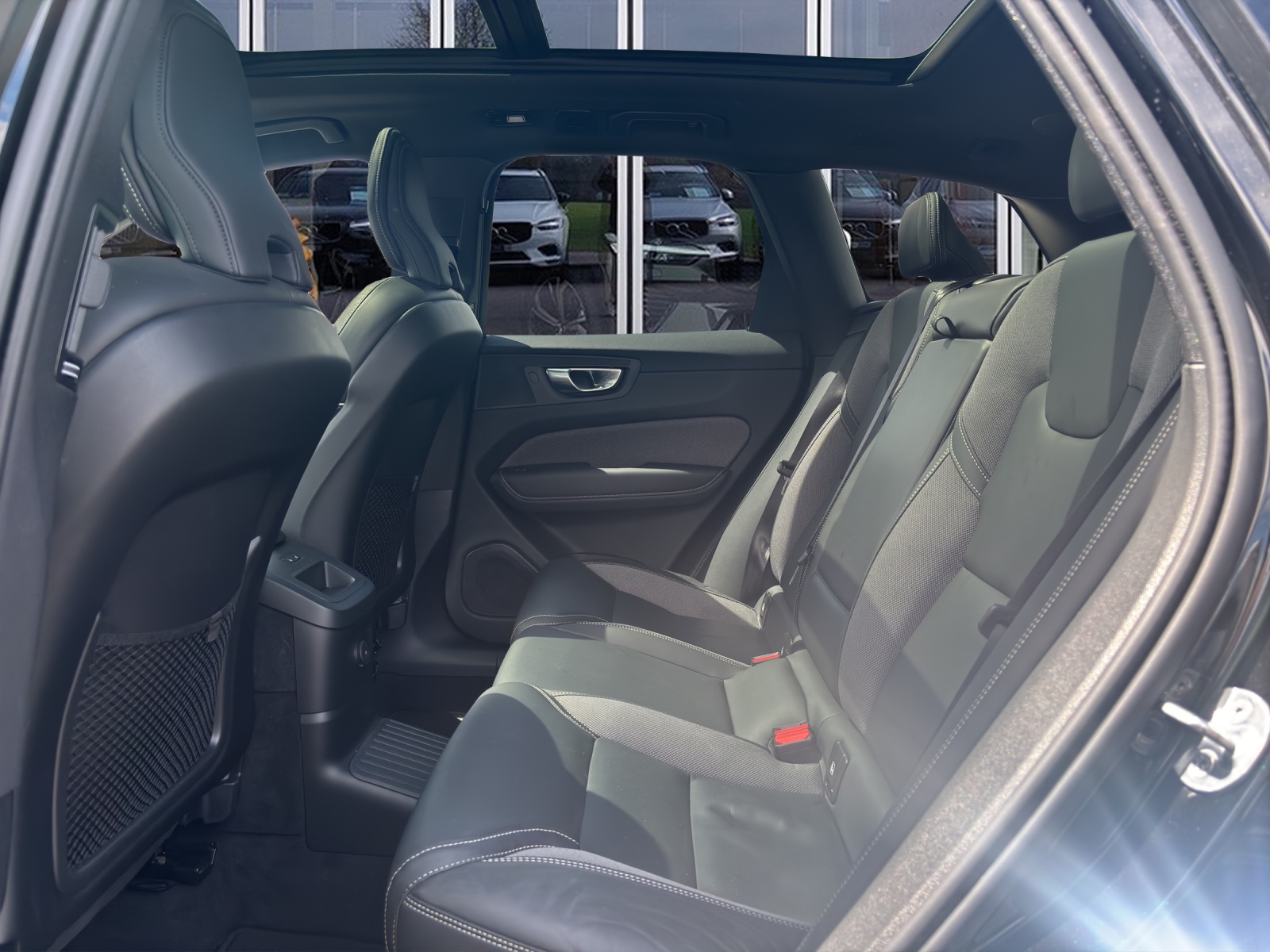 VOLVO XC60 2.0 T8 TE Plus Dark eAWD-image-13