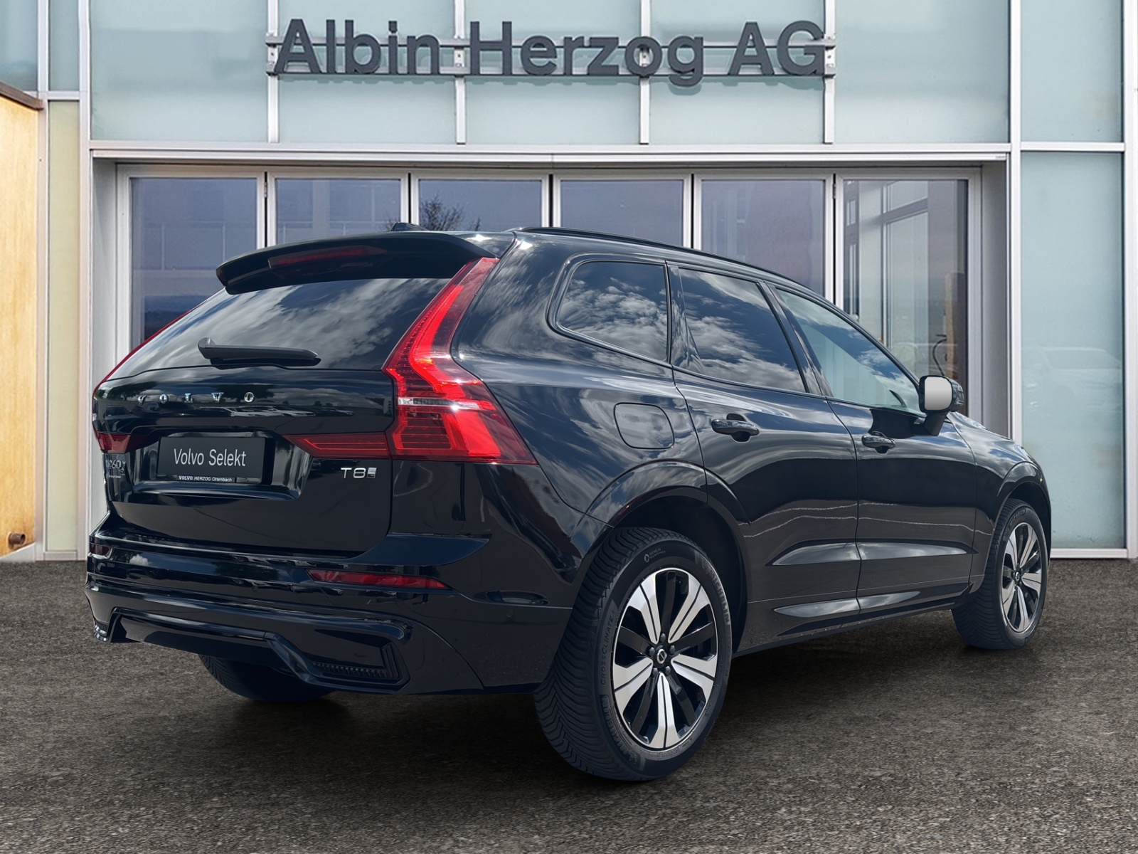 VOLVO XC60 2.0 T8 TE Plus Dark eAWD-showroom-element-3