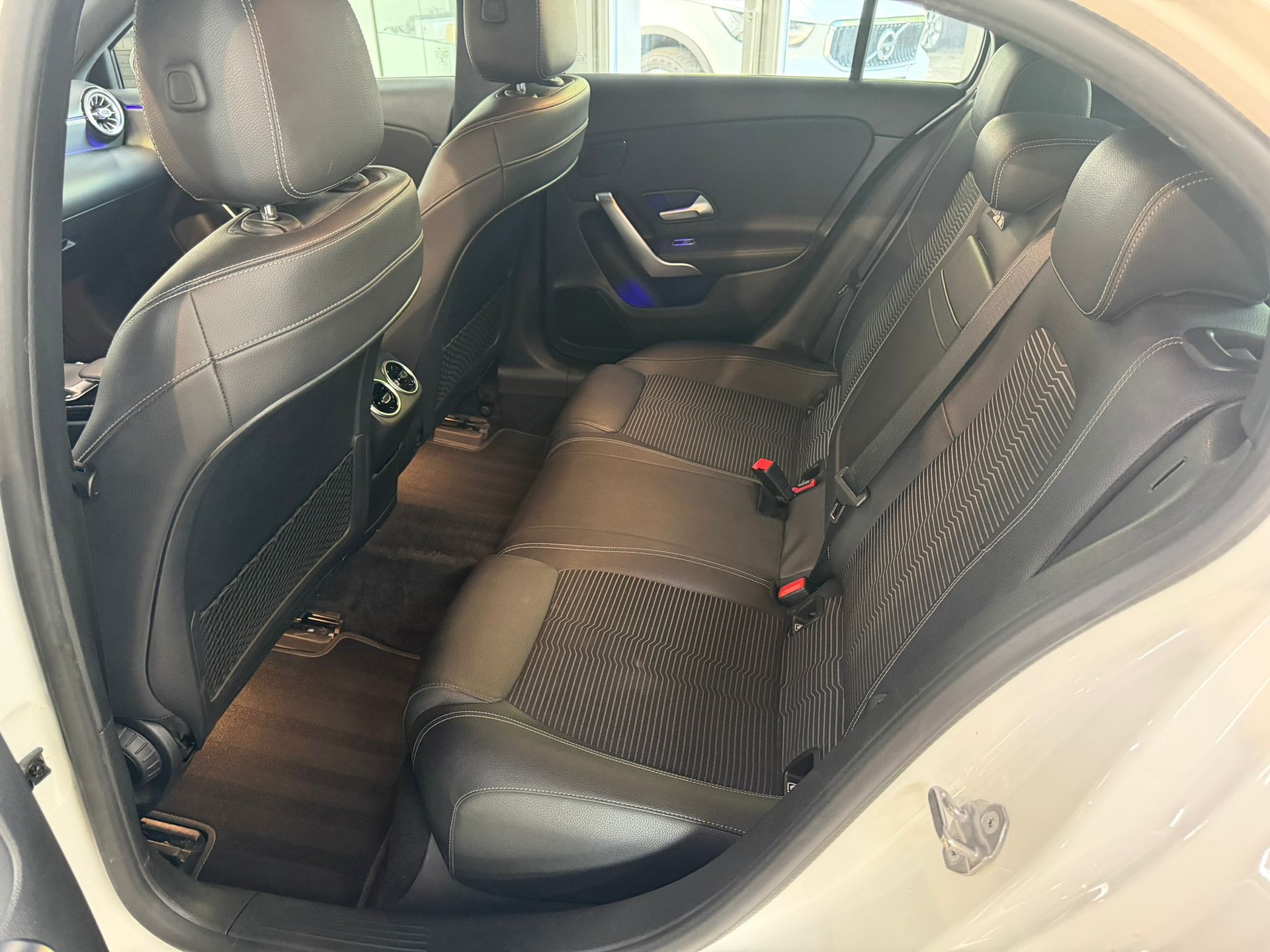 MERCEDES-BENZ A 180 Progressive 7G-DCT-image-30