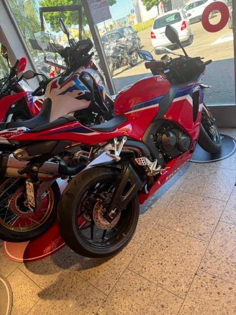 HONDA CBR 600 RR-image-0