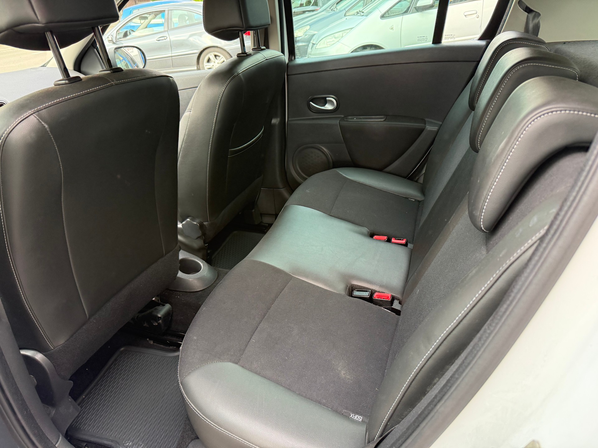 RENAULT Clio 1.6 16V Night&Day Automatic-image-10