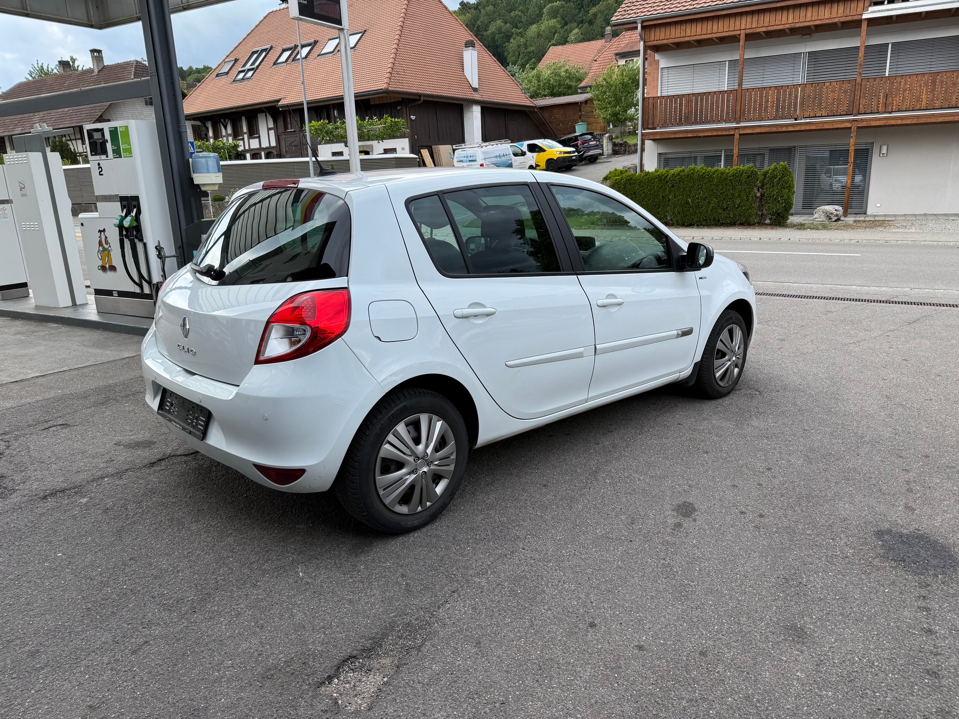 RENAULT Clio 1.6 16V Night&Day Automatic-image-2