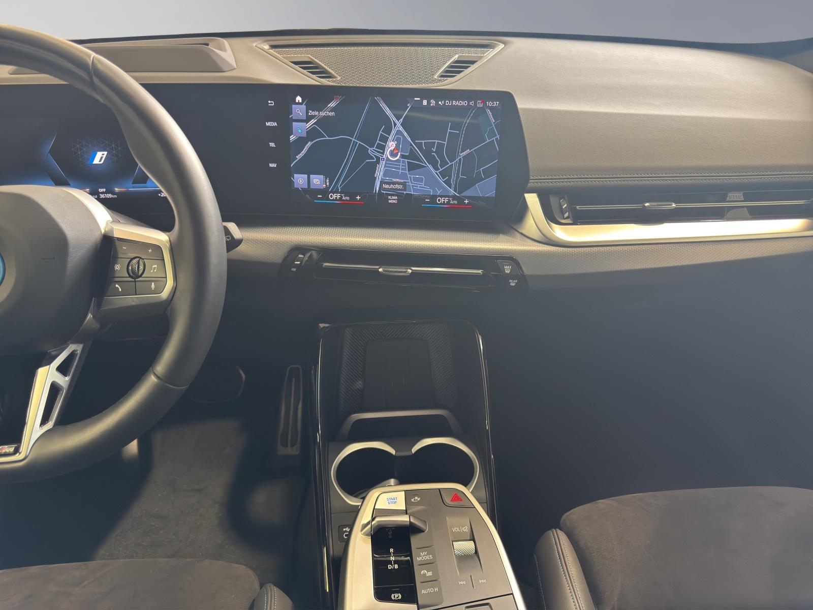 BMW iX1 30 xDrive-image-13