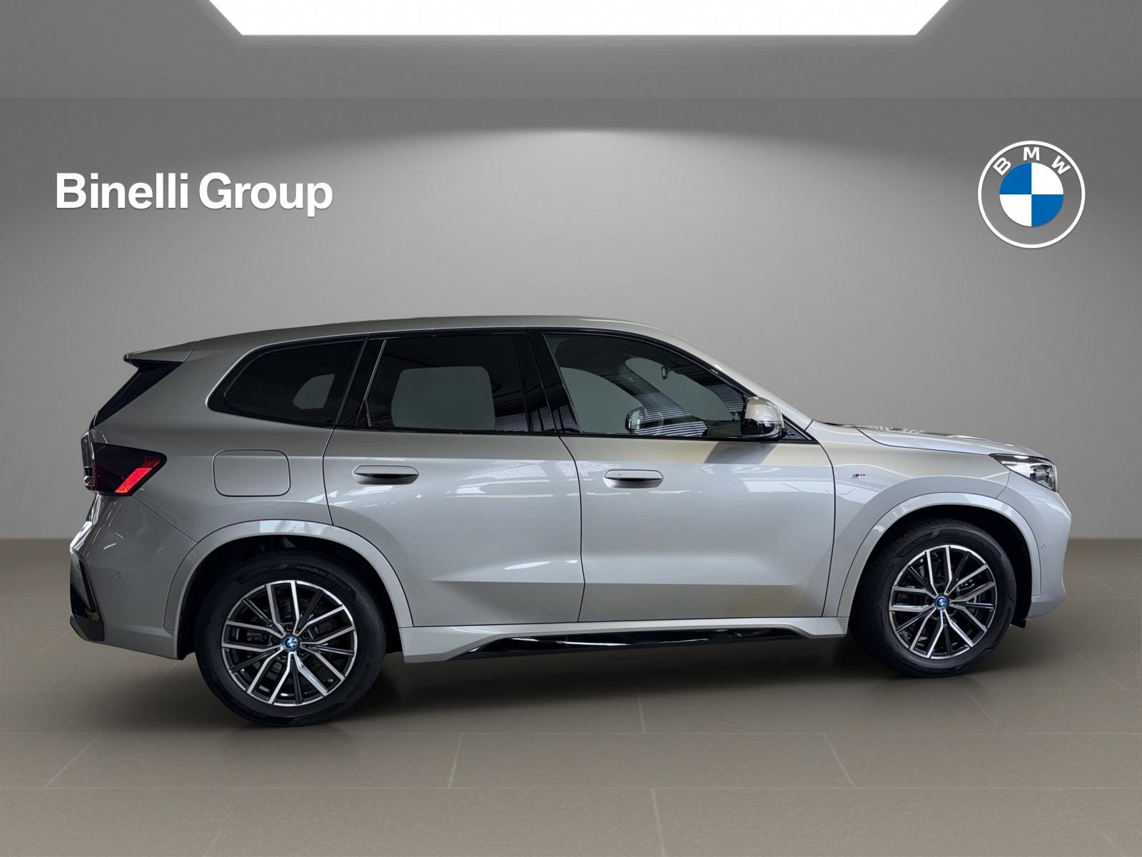 BMW iX1 30 xDrive-image-18