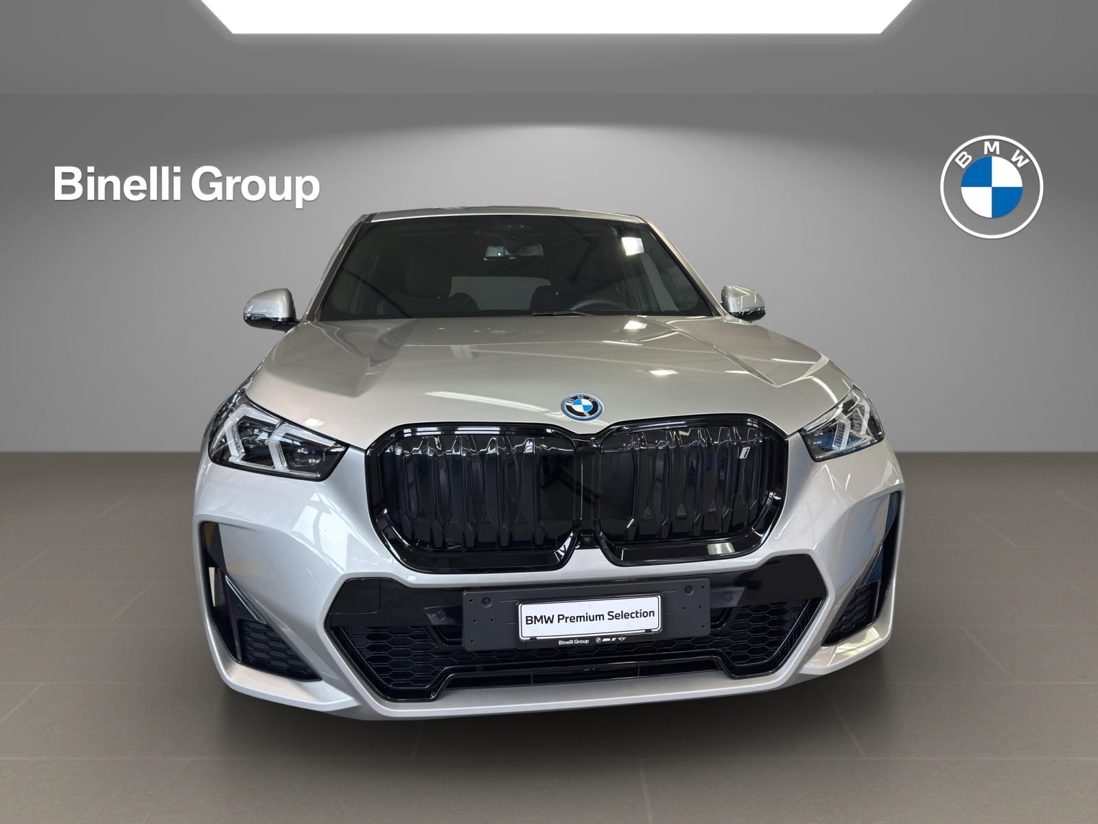 BMW iX1 30 xDrive-showroom-element-2