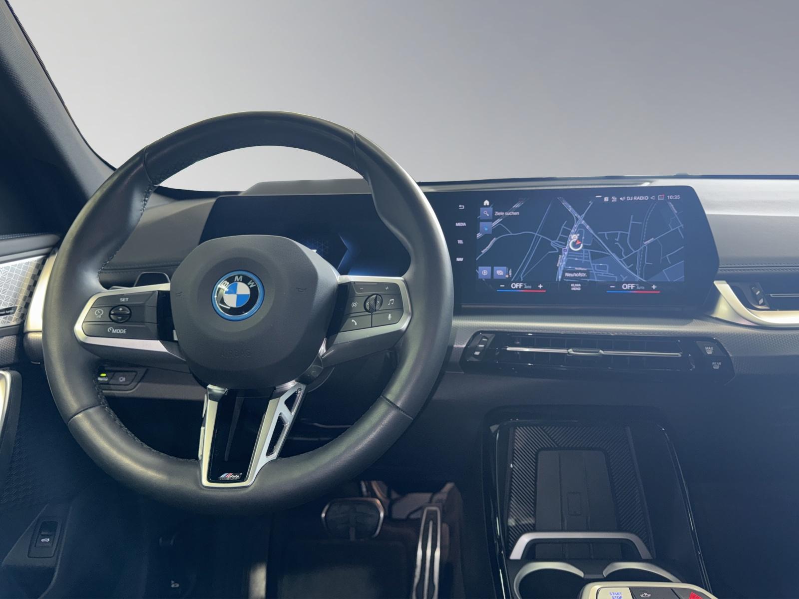 BMW iX1 30 xDrive-image-10