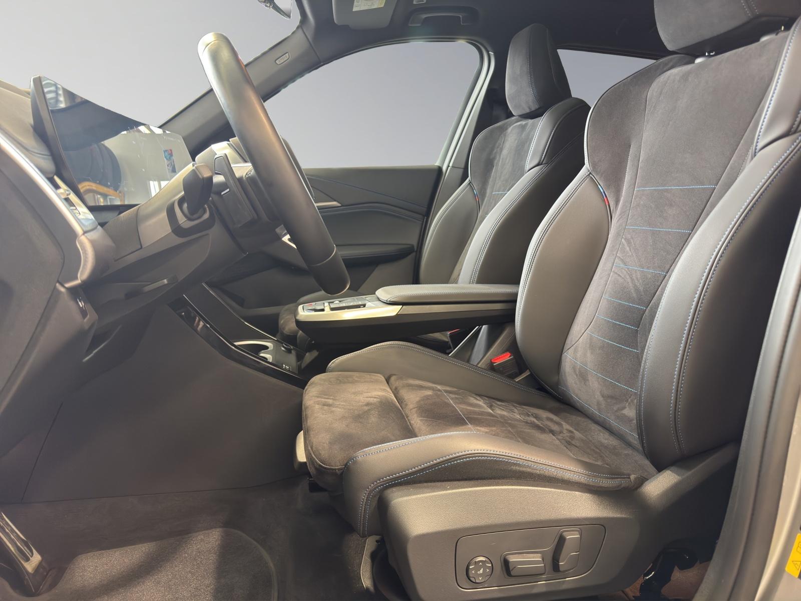 BMW iX1 30 xDrive-image-6