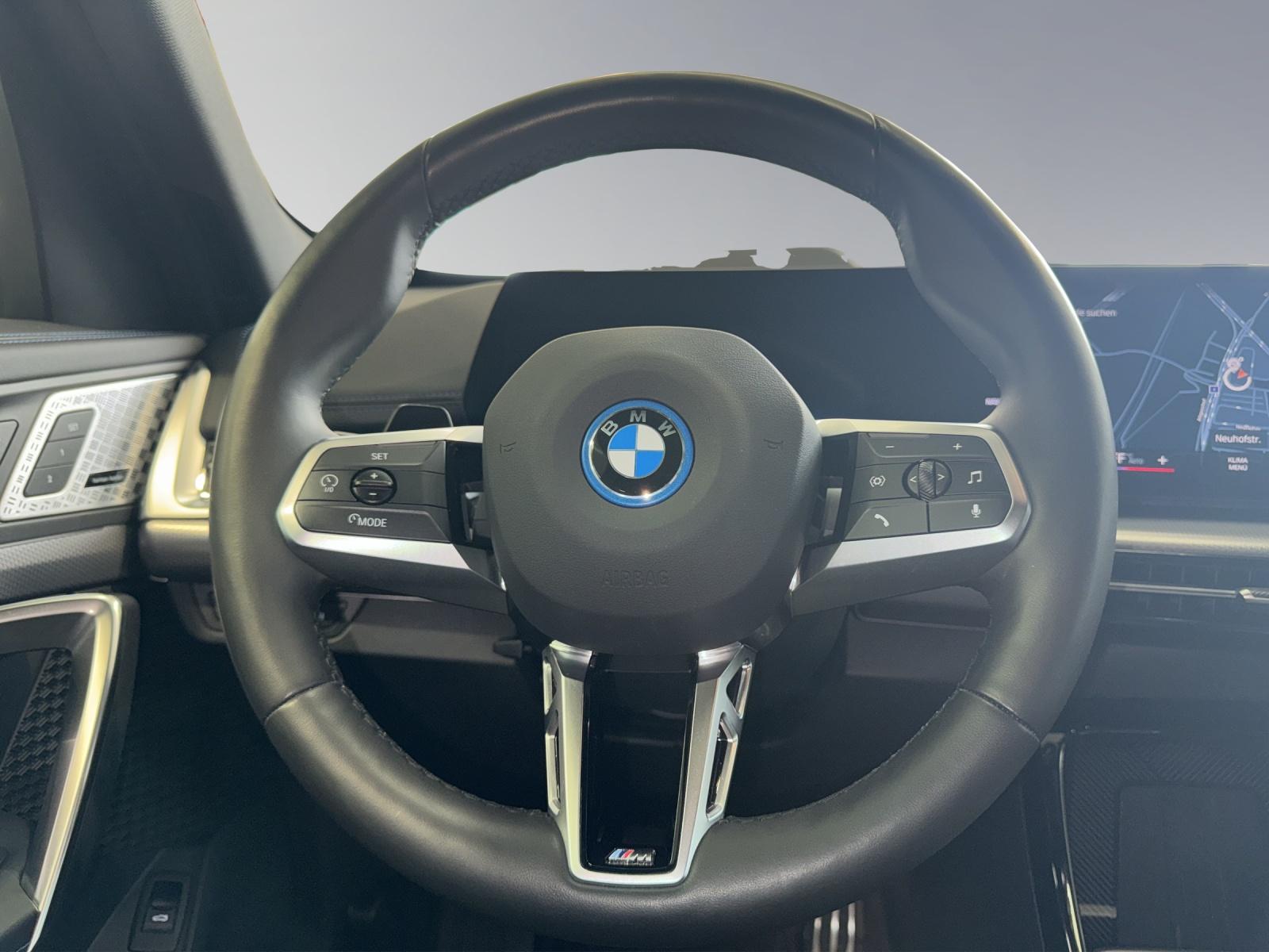 BMW iX1 30 xDrive-image-11