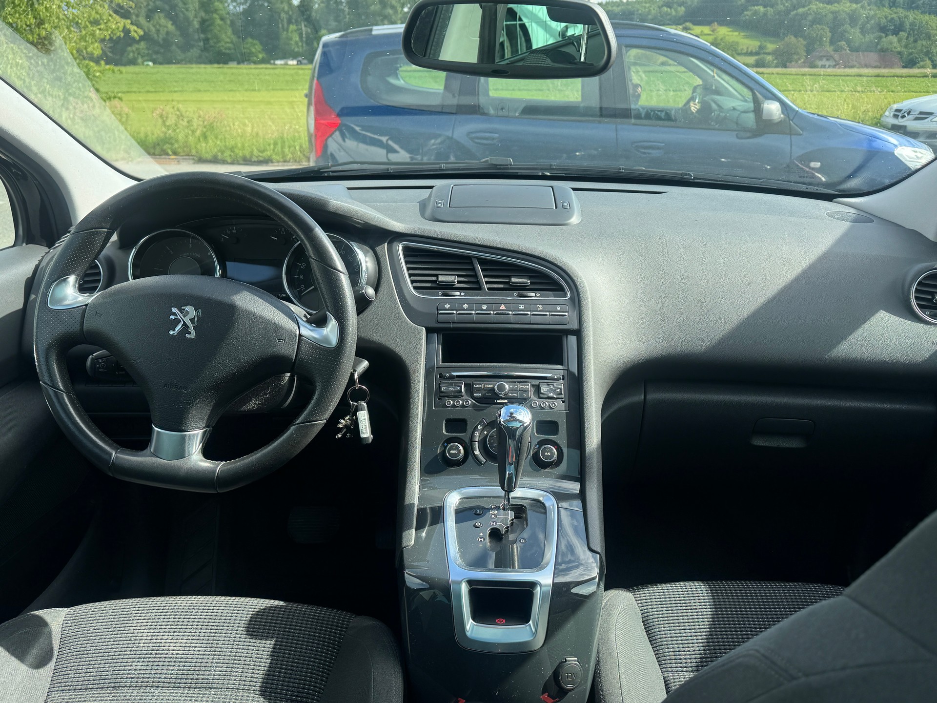 PEUGEOT 5008 1.6 BlueHDi Sensation Tiptronic-image-11