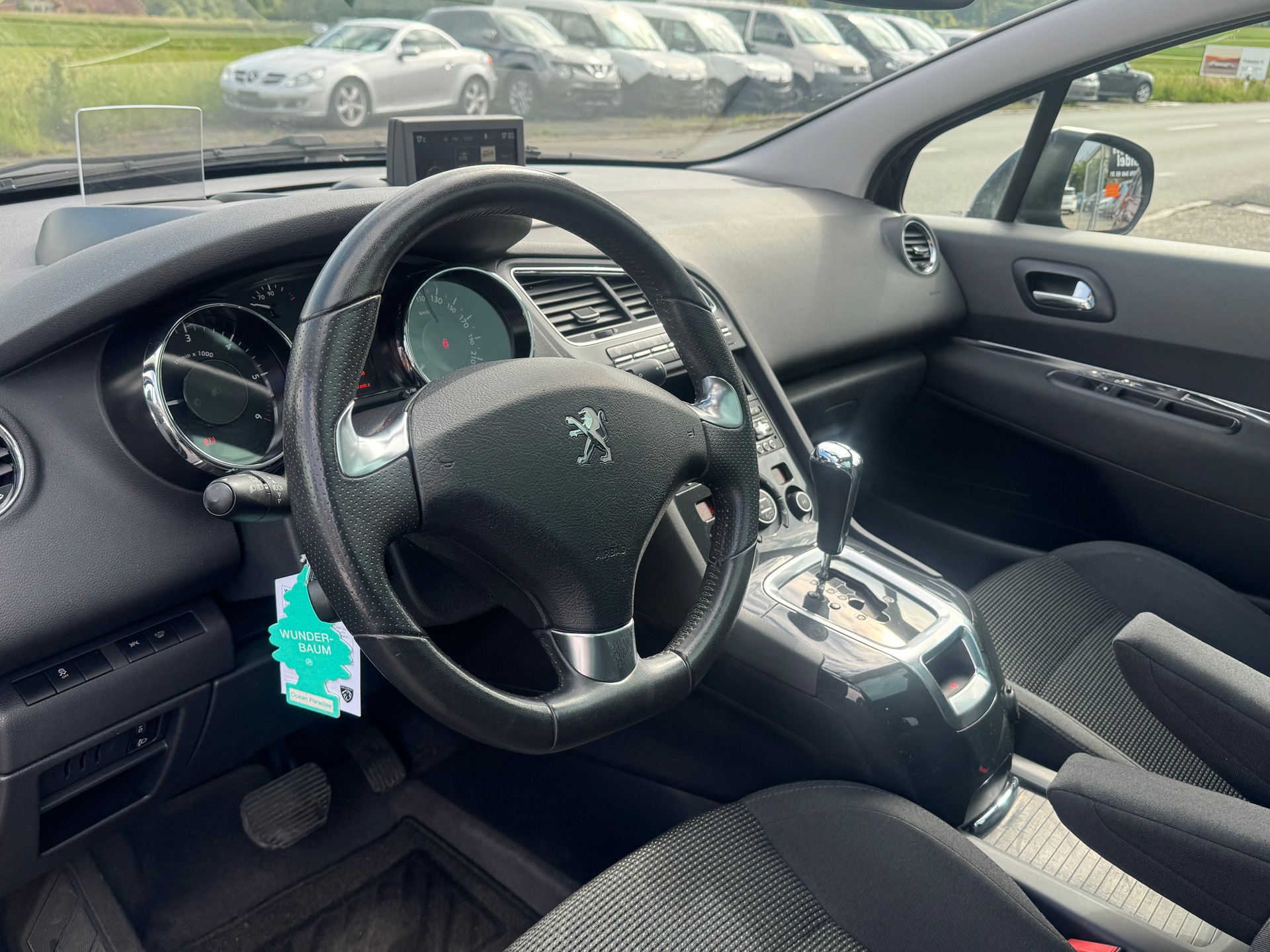PEUGEOT 5008 1.6 BlueHDi Sensation Tiptronic-image-14