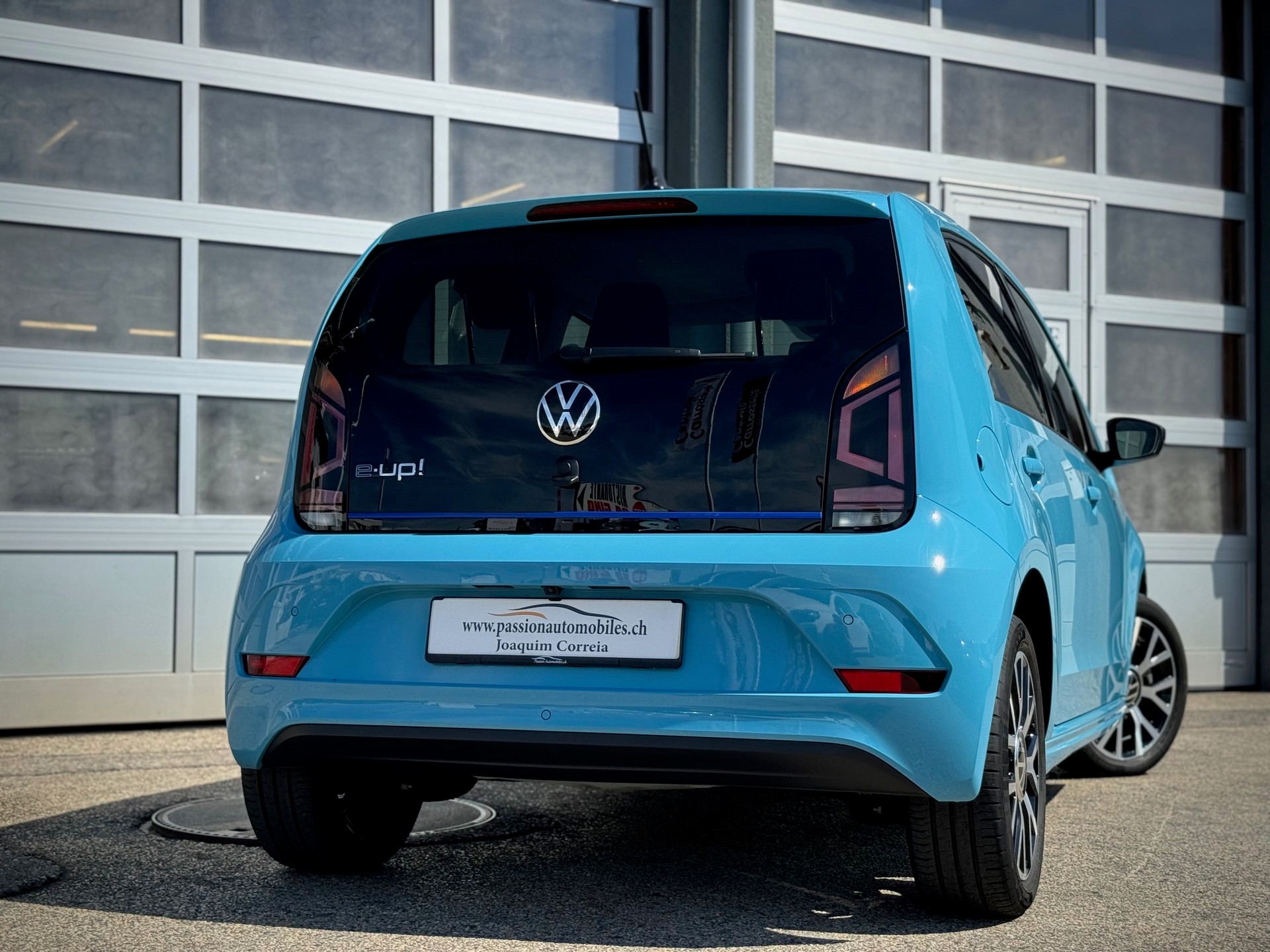 VW e-Up - Véhicule Suisse (CH)-image-1