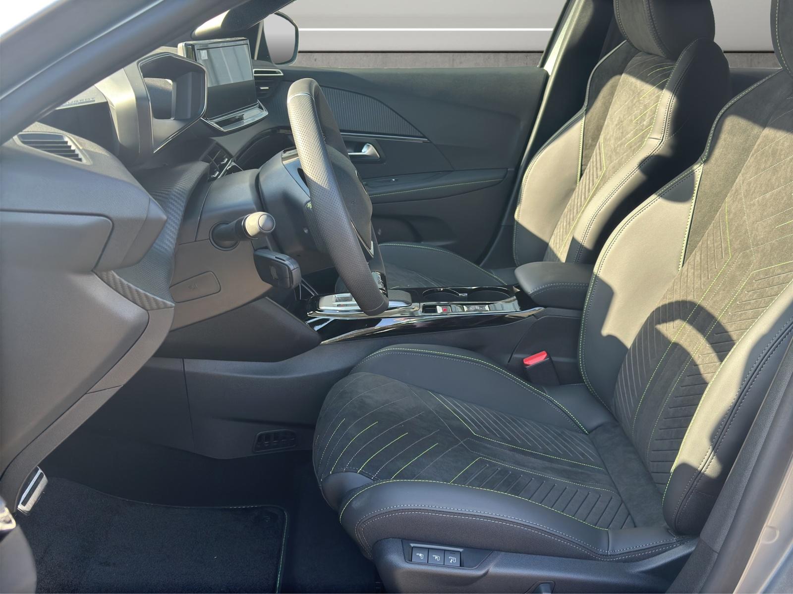 PEUGEOT 208 1.2 Hybrid 145 GT-image-8